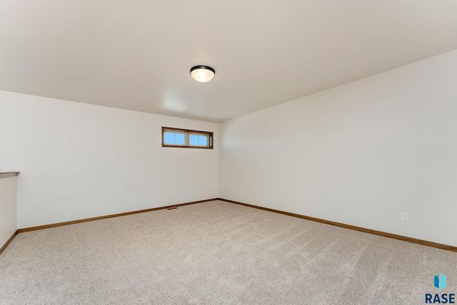 6135 S Bison Pl Place, Sioux Falls, SD 57108