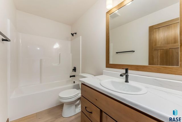 6135 S Bison Pl Place, Sioux Falls, SD 57108