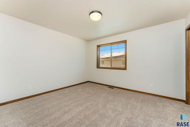 6135 S Bison Pl Place, Sioux Falls, SD 57108