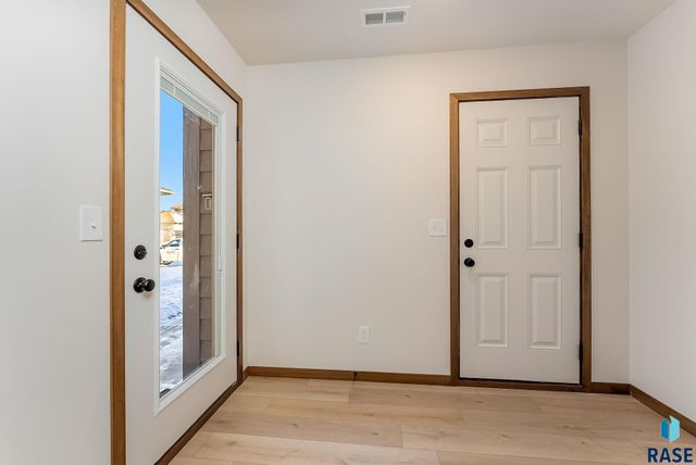 6135 S Bison Pl Place, Sioux Falls, SD 57108