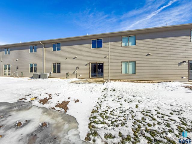 6135 S Bison Pl Place, Sioux Falls, SD 57108