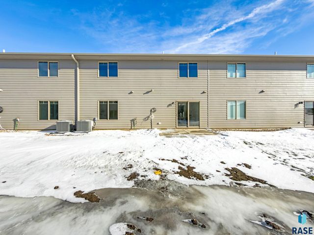 6135 S Bison Pl Place, Sioux Falls, SD 57108