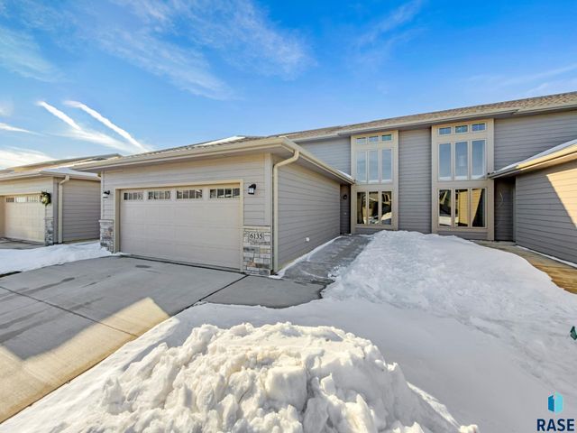 6135 S Bison Pl Place, Sioux Falls, SD 57108