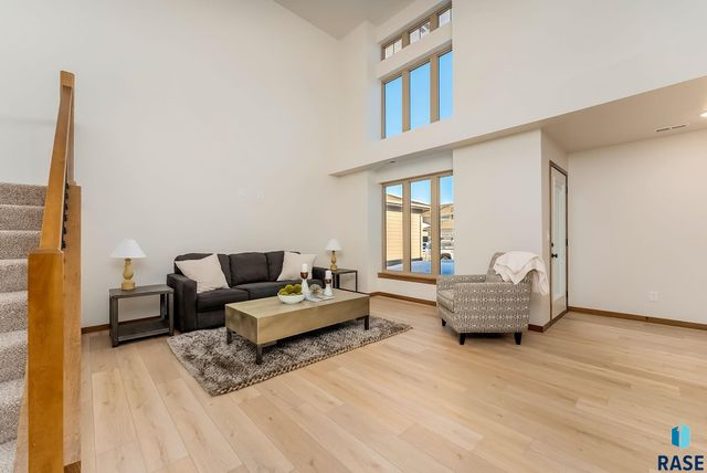 6135 S Bison Pl Place, Sioux Falls, SD 57108