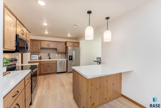 6135 S Bison Pl Place, Sioux Falls, SD 57108