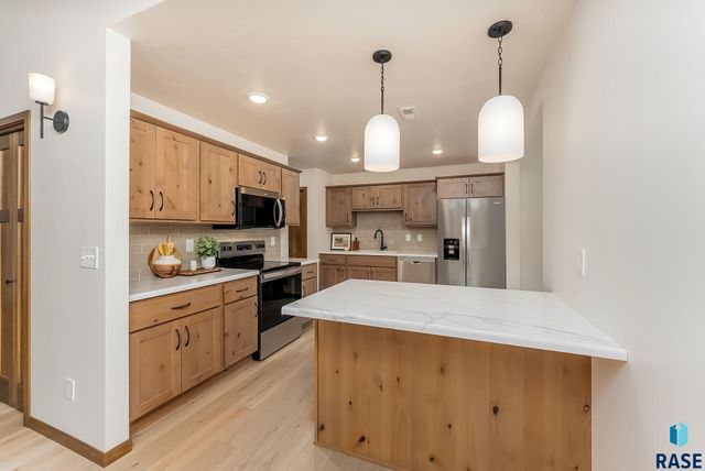 6135 S Bison Pl Place, Sioux Falls, SD 57108