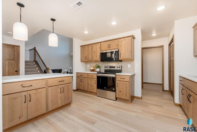 6135 S Bison Pl Place, Sioux Falls, SD 57108