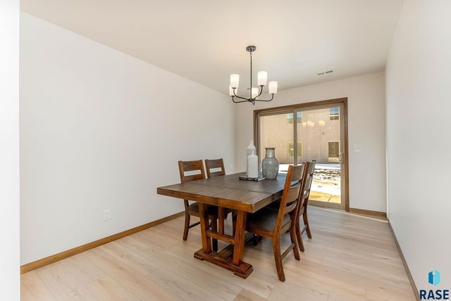 6135 S Bison Pl Place, Sioux Falls, SD 57108