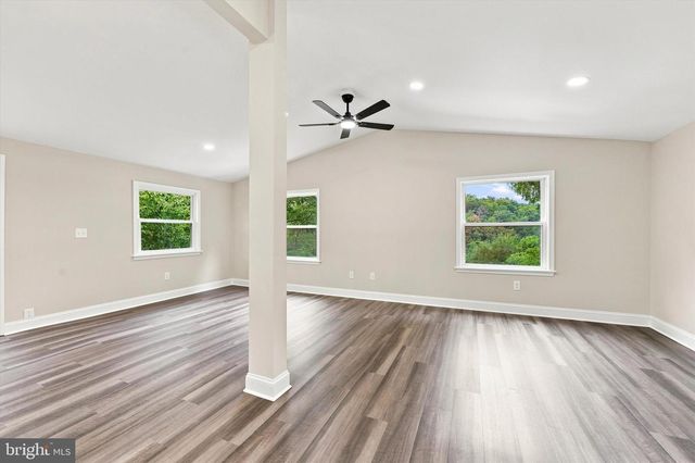 6 RED HILL RD, Aston, PA 19014