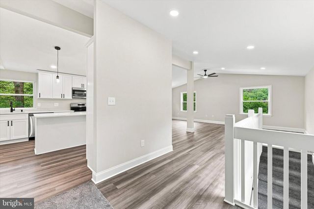 6 RED HILL RD, Aston, PA 19014