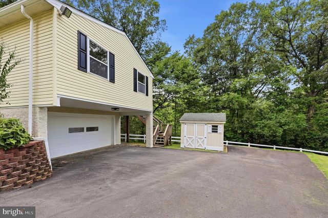 6 RED HILL RD, Aston, PA 19014