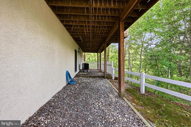 6 RED HILL RD, Aston, PA 19014