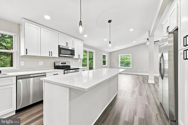 6 RED HILL RD, Aston, PA 19014