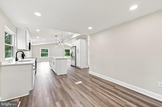 6 RED HILL RD, Aston, PA 19014