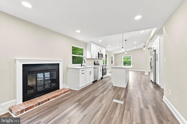 6 RED HILL RD, Aston, PA 19014