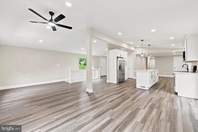 6 RED HILL RD, Aston, PA 19014