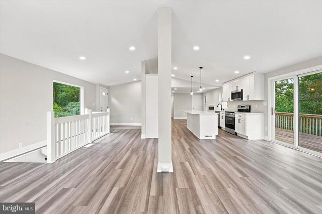 6 RED HILL RD, Aston, PA 19014