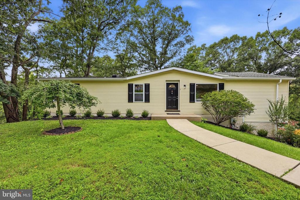 6 RED HILL RD, Aston, PA 19014