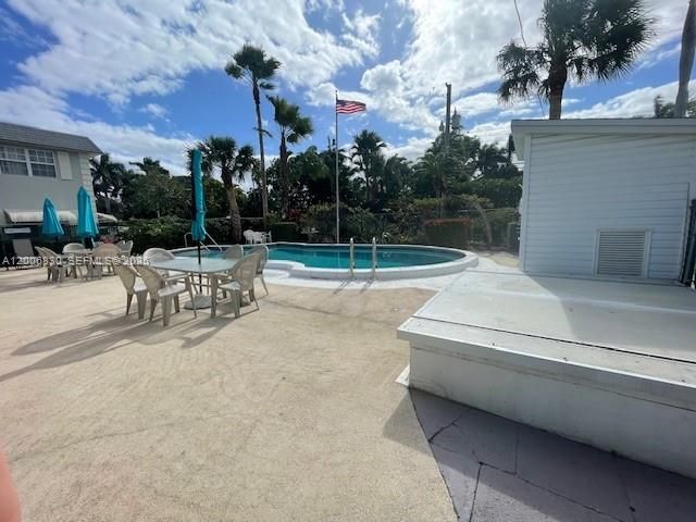 1560 Mckinley St 101W, Hollywood, FL 33020