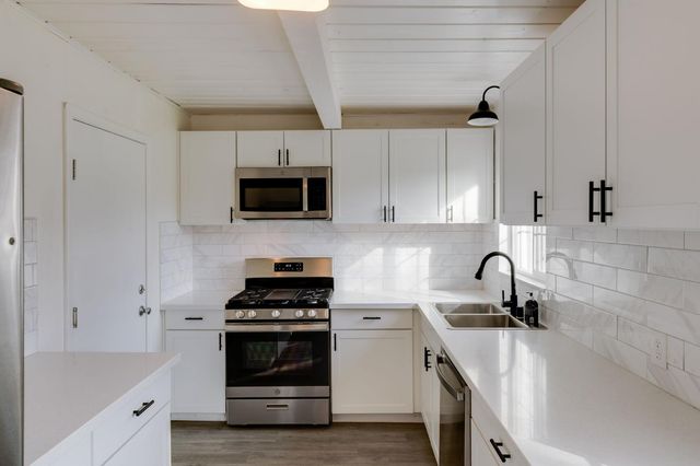 5823 61st St, Sacramento, CA 95824