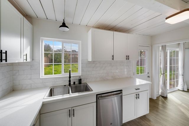 5823 61st St, Sacramento, CA 95824