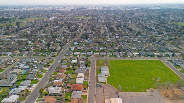 5823 61st St, Sacramento, CA 95824