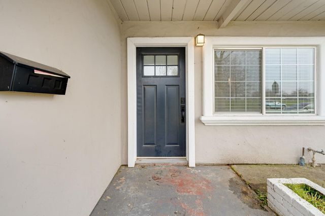 5823 61st St, Sacramento, CA 95824