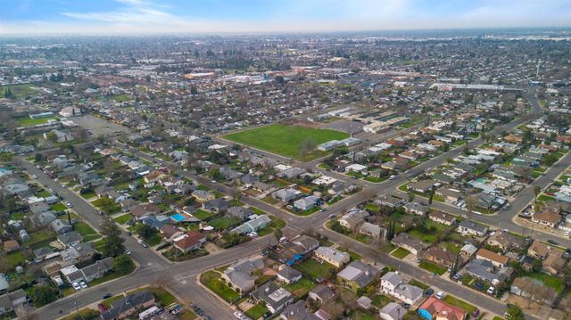 5823 61st St, Sacramento, CA 95824