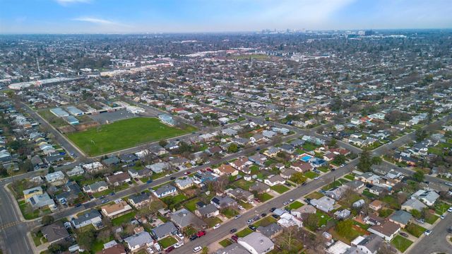 5823 61st St, Sacramento, CA 95824