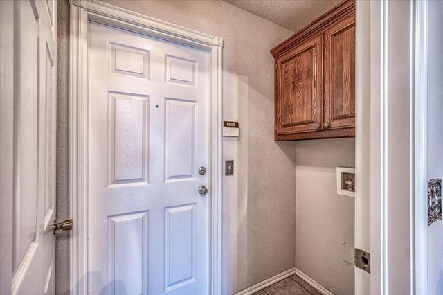 604 E Katelyn Lane, Mustang, OK 73064