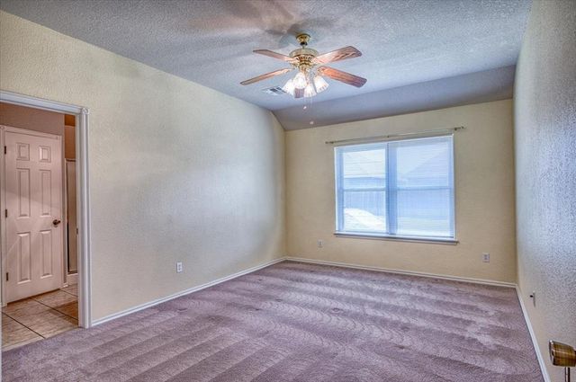 604 E Katelyn Lane, Mustang, OK 73064