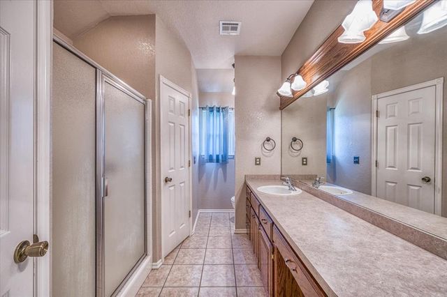 604 E Katelyn Lane, Mustang, OK 73064