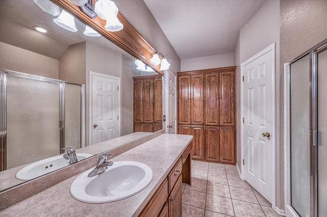 604 E Katelyn Lane, Mustang, OK 73064