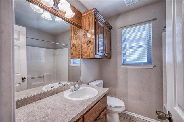 604 E Katelyn Lane, Mustang, OK 73064