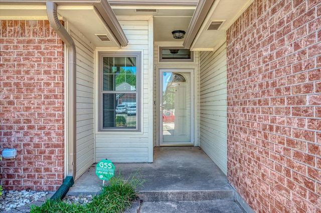 604 E Katelyn Lane, Mustang, OK 73064
