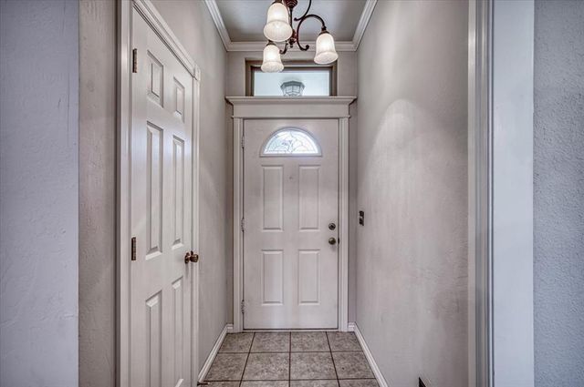 604 E Katelyn Lane, Mustang, OK 73064