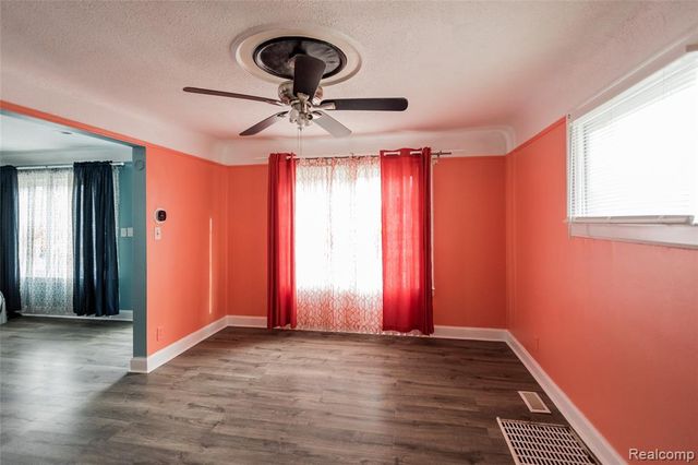 5527 Buckingham Avenue, Detroit, MI 48224