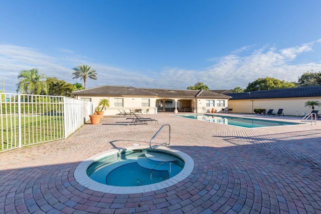 2100 Greenview Shores Boulevard 505, Wellington, FL 33414