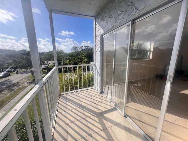 12290 NE 11th Ct 203, North Miami, FL 33161