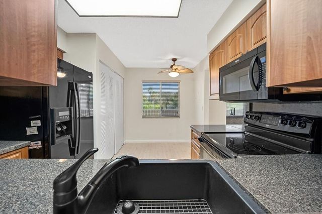 7286 Huntington Lane 405, Delray Beach, FL 33446