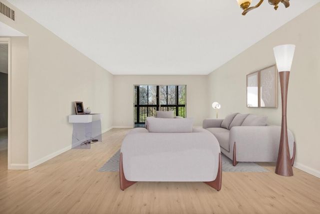7286 Huntington Lane 405, Delray Beach, FL 33446