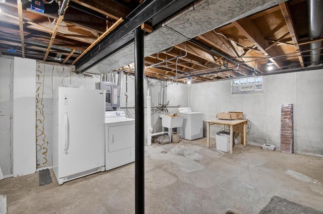 8552 20th AVENUE, Kenosha, WI 53143