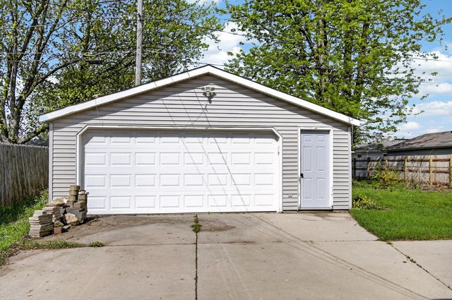 8552 20th AVENUE, Kenosha, WI 53143