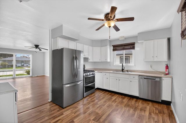 8552 20th AVENUE, Kenosha, WI 53143