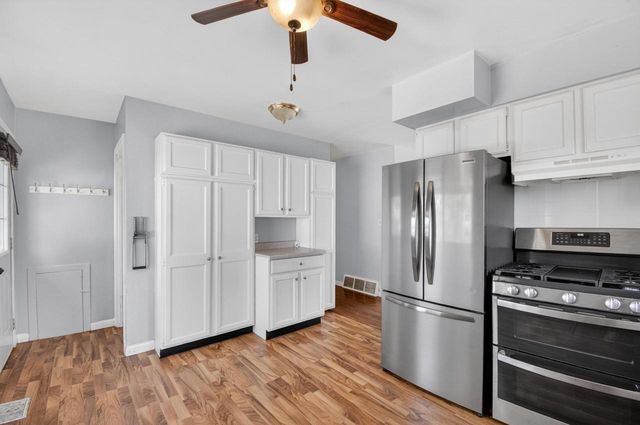 8552 20th AVENUE, Kenosha, WI 53143
