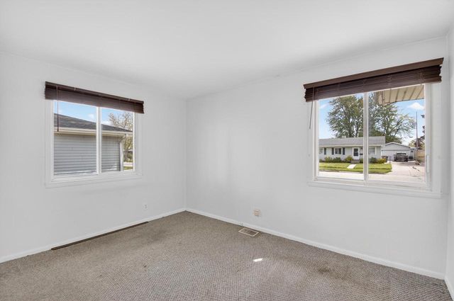 8552 20th AVENUE, Kenosha, WI 53143