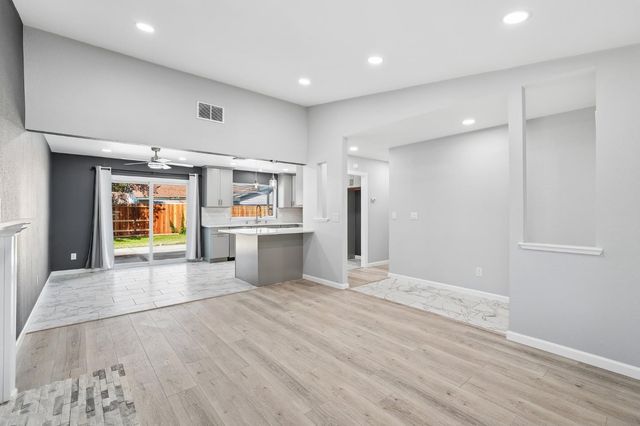 1 Spike Ct, Sacramento, CA 95823
