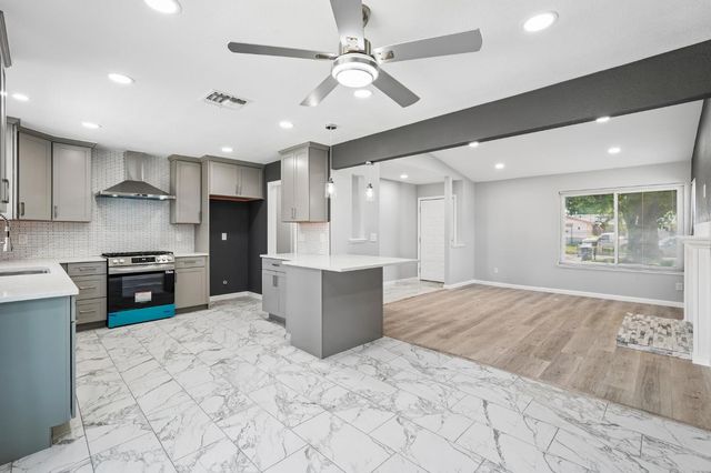 1 Spike Ct, Sacramento, CA 95823