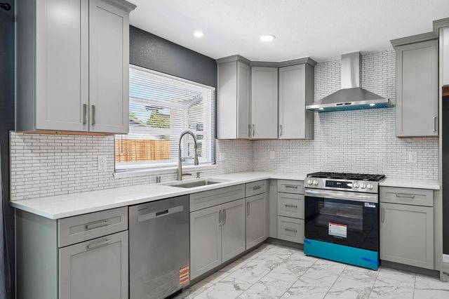 1 Spike Ct, Sacramento, CA 95823