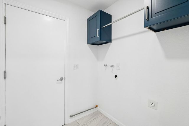 1 Spike Ct, Sacramento, CA 95823